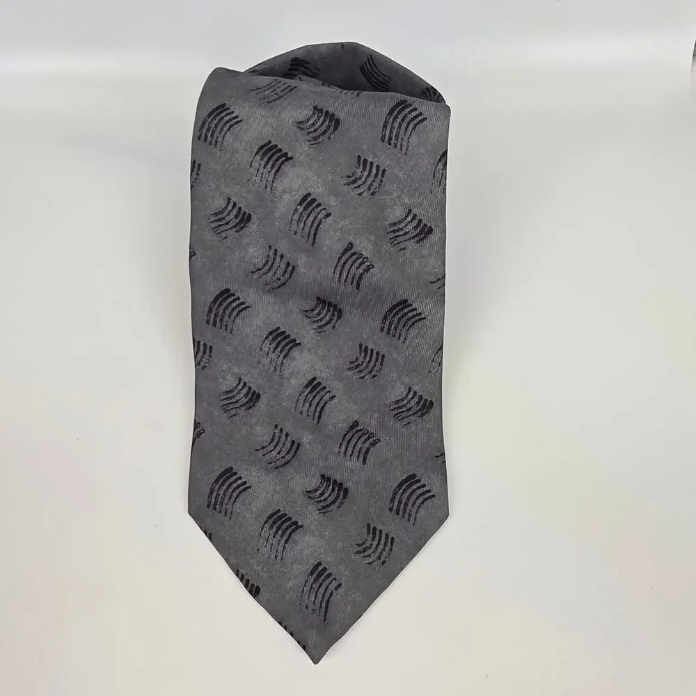 ARMANI COLLEZIONI MEN'S DESIGNER SILK TIE – GRAY WAVED PATTERN – 4” WIDTH